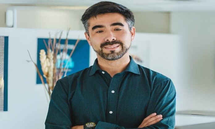 Hernán Mella, Technical Sales en Licencias OnLine. Hernán Mella, Technical Sales en Licencias OnLine.