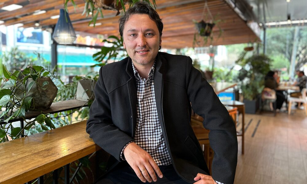 Alejandro Salazar Martínez, Gerente de Ventas para Colombia, Perú, Ecuador y Centroamérica. Alejandro Salazar Martínez, Gerente de Ventas para Colombia, Perú, Ecuador y Centroamérica.