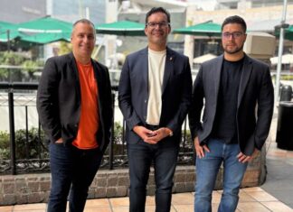Germán Patiño, de Lumu Technologies: “Es una oportunidad de negocio muy importante para clientes y canales” Pedro Pérez, Germán Patiño y Yerko Muñoz, de Lumu Technologies.