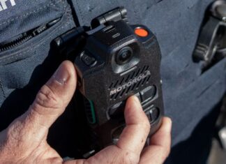 Motorola Solutions lanza SVX y Assist, un dispositivo integrado para la seguridad pública Motorola Solutions