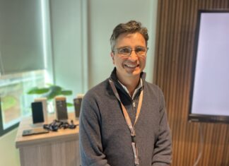 Motorola presentó en Colombia sus nuevos smartphones diseñados para empresas Luís Miguel Rodríguez, Gerente de Motorola for Business Colombia y Ecuador.
