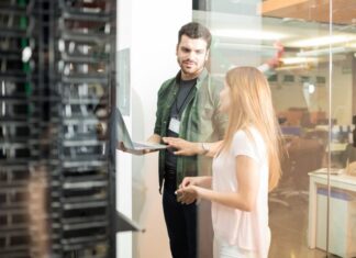 ¿Cómo aprovechar las megatendencias de IA para beneficiar mi negocio en 2026? MEGATENDENCIAS 2 Schneider Electric