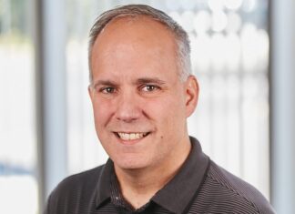 Red Hat lanza Red Hat AI Enterprise para ofrecer una plataforma de IA unificada de la infraestructura a los agentes Joe Fernandes