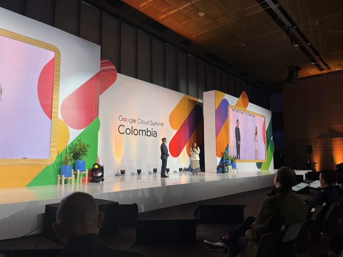 Eduardo López y Ángela Pinzón, Presidenbte para para Latinoamérica y Gerente General para Colombia, respectivamente, en Google Cloud, comparten escenario
