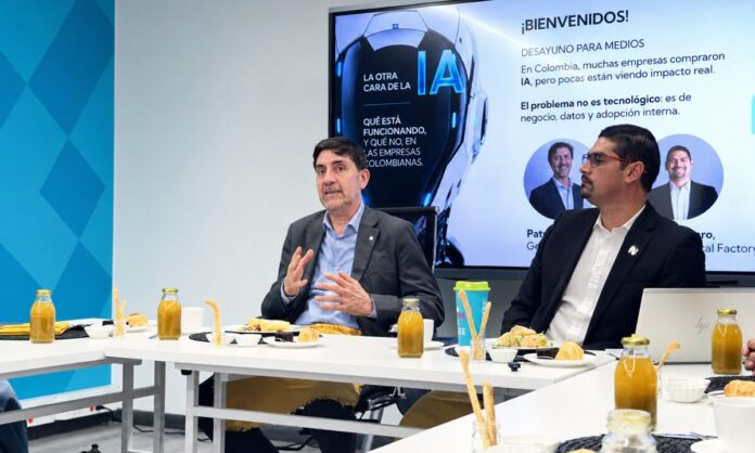 Patricio Fuentes, Gerente General, y Jorge Quintero, Director de Digital Factory, de SONDA.