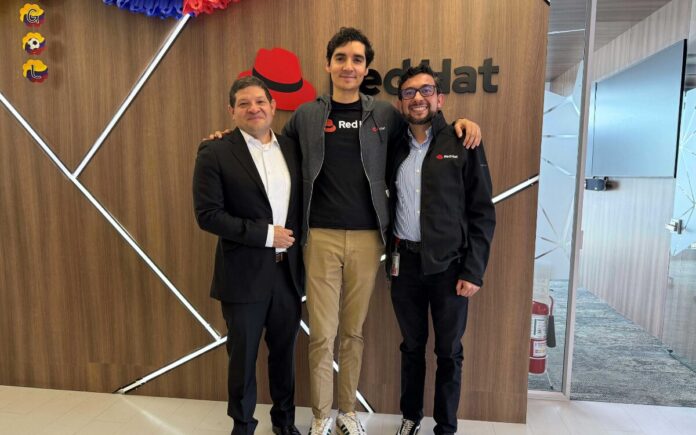 Juan Naranjo, Julio Edel Angulo y Jorge Niño, de Red Hat. Juan Naranjo, Julio Edel Angulo y Jorge Niño, de Red Hat.