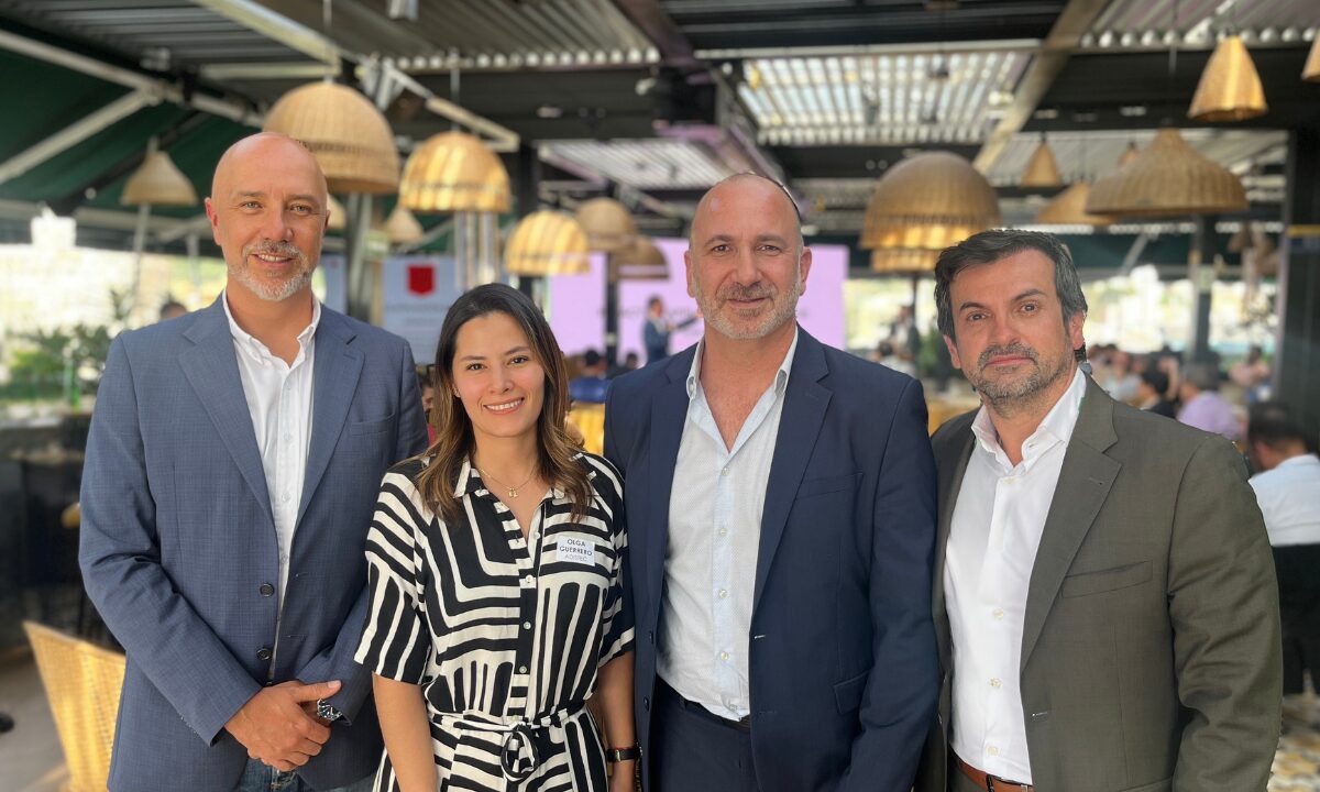 Adistec y Cohesity. Equipo de Adistec y Cohesity.