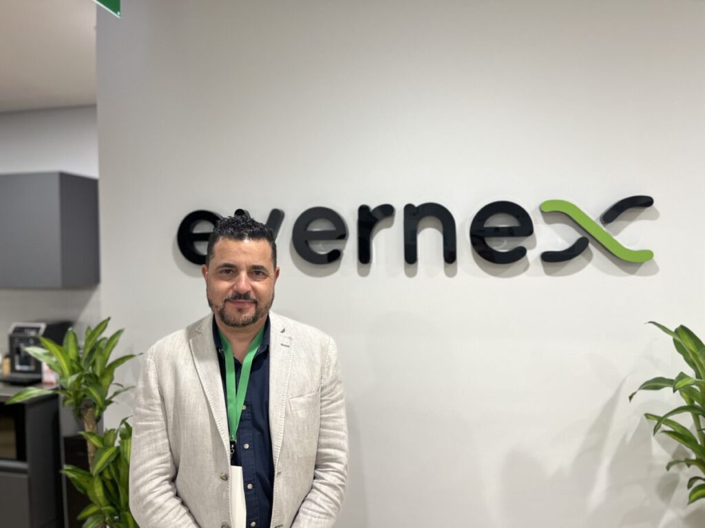 Javier Reta, Sales Manager Región Andina en Evernex.