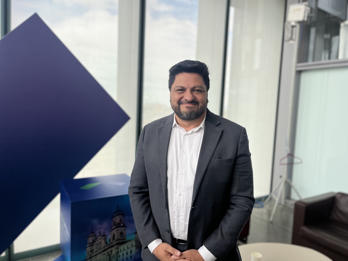 Javier Castrillón, Territory Sales Manager de Veeam para Colombia, explicó que algunis directores de Seguridad de la Información (CISO) están frenando la adopción de IA