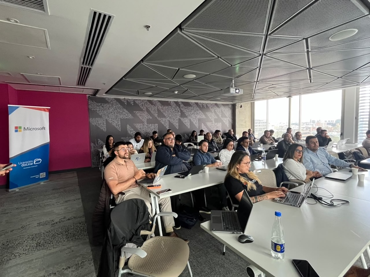 "Conecta con el futuro de la tecnología en una experiencia diseñada para aprender, innovar y transformar".