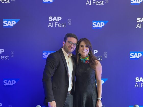 Nicol&aacute;s Forero, Vicepresidente de Transformaci&oacute;n y TI de Alpina, junto a Catalina Manrique - Country Manager de SAP Colombia.