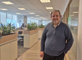 Hernán Neirotti, de Schneider Electric: «Darles a los clientes una solución llave en mano es fundamental» Hernán Neirotti, de Schneider Electric, en las oficinas de la compañía en Buenos Aires.